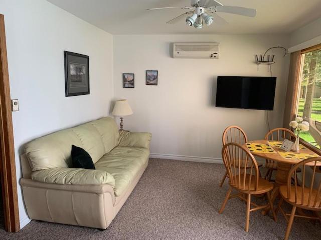 Sunny Birch Cottages Sauble Beach Room photo